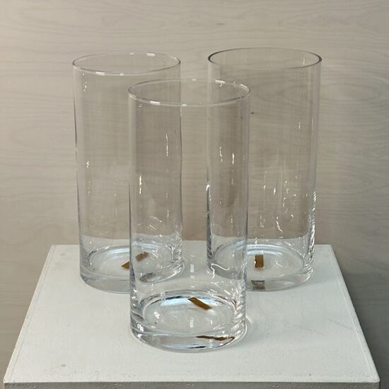 Cilindra formas vāze