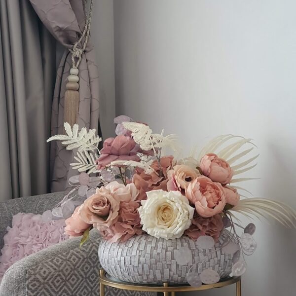 Romantic flower arrangement