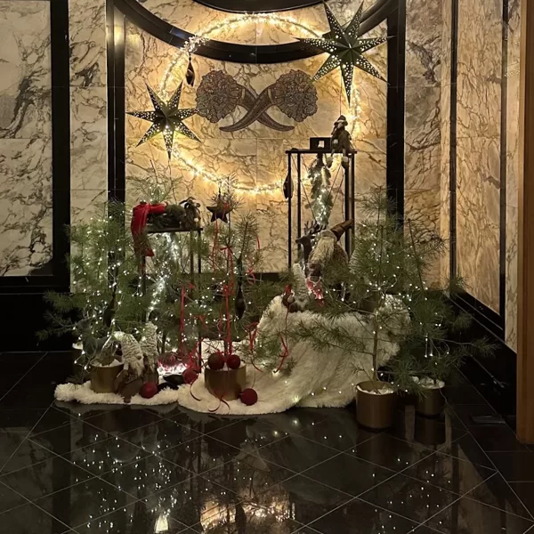 Stairwell Christmas decor