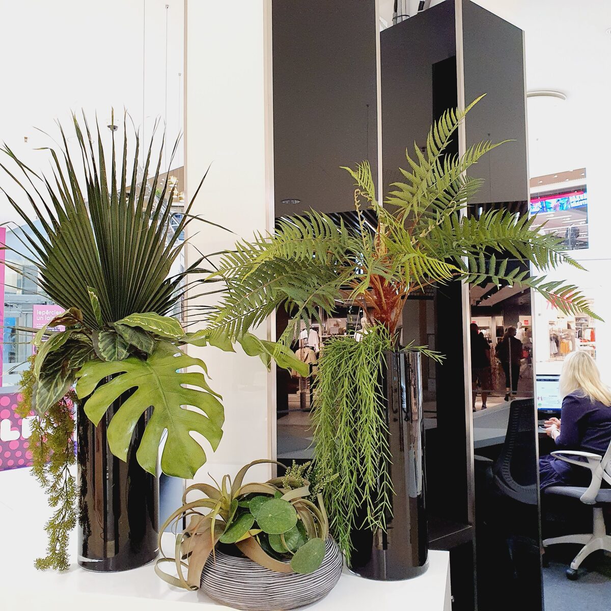 Alfa information center decor