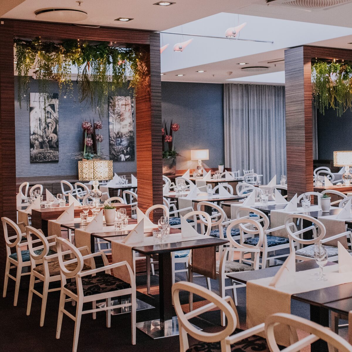 Restaurant flower and plant decor