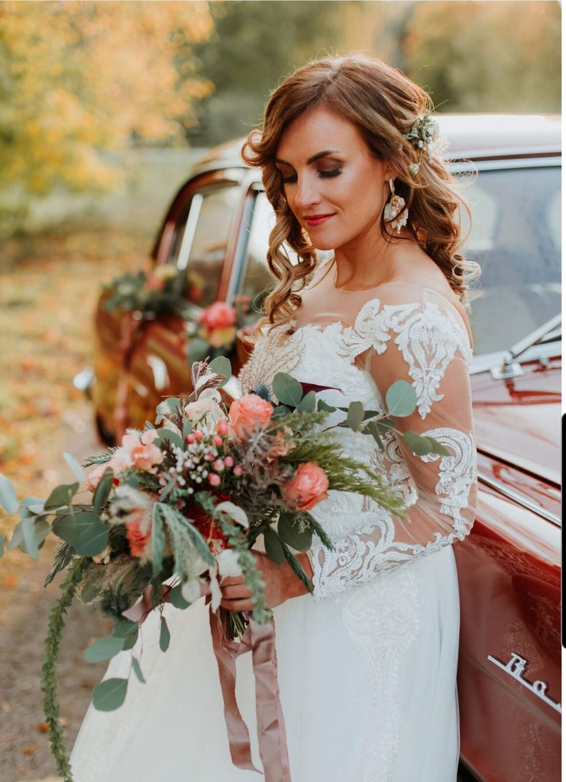 Bride with bridal bouquet and hair decoration
