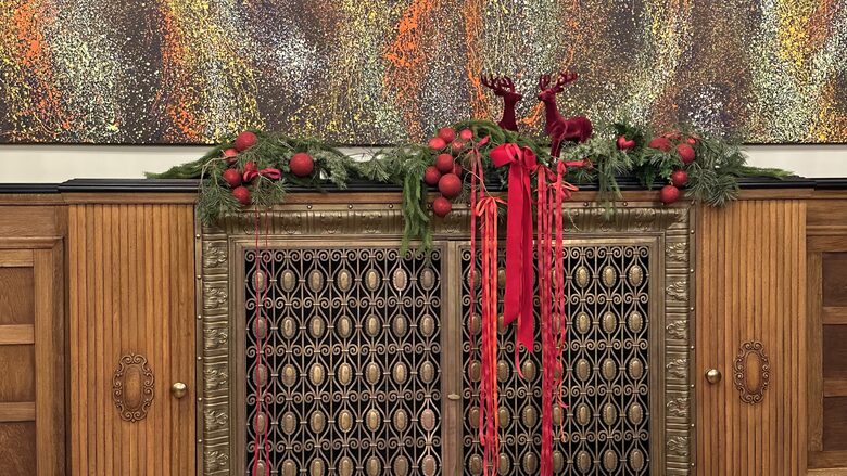 BluOr bank Christmas decorations