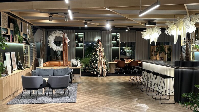 Рождественские декорации офиса Spice